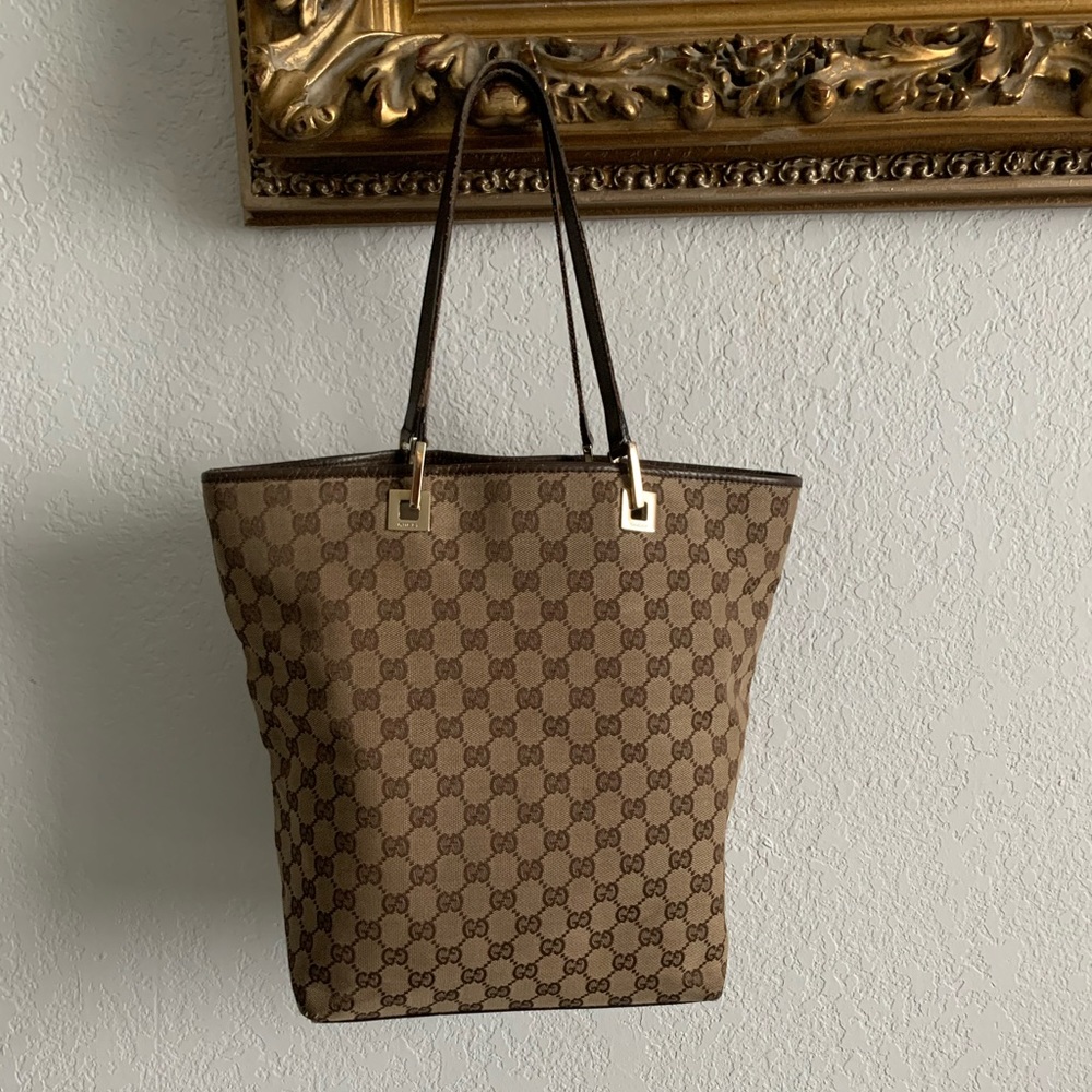 Gucci bucket bag